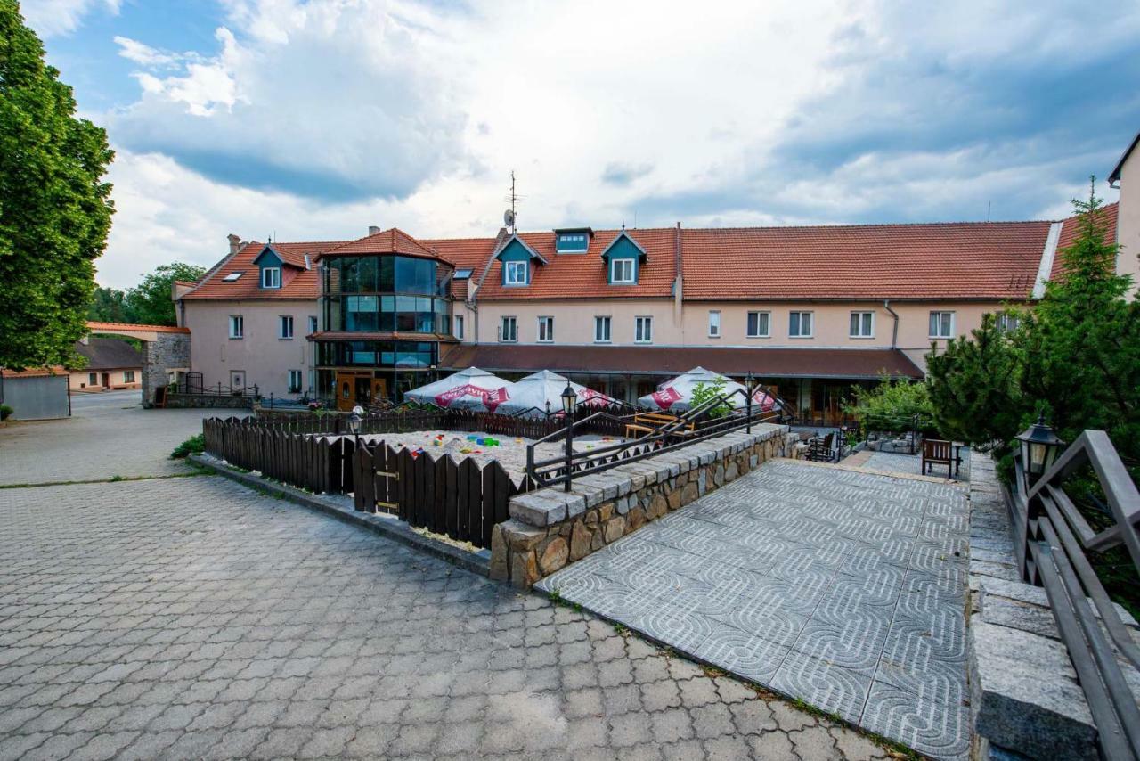 Hotel Rustikal Horní Cerekev 外观 照片